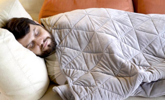 The Benefits of a Weighted Blanket for Sleep Disorders - Hi Boox