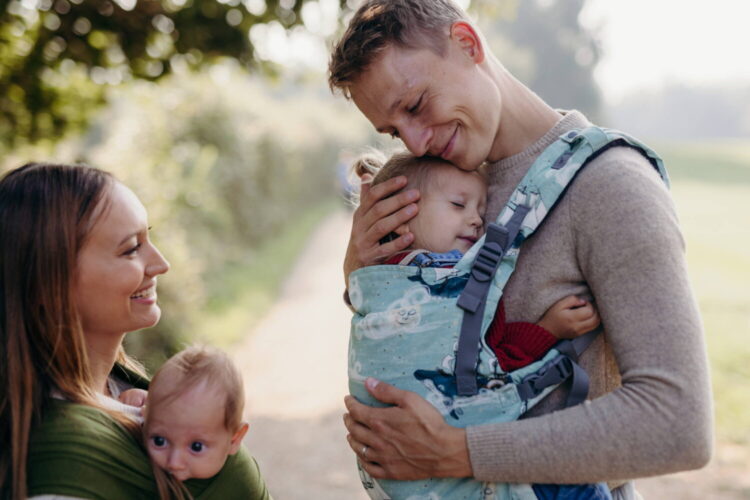 Babywearing creates a bond between child and parents